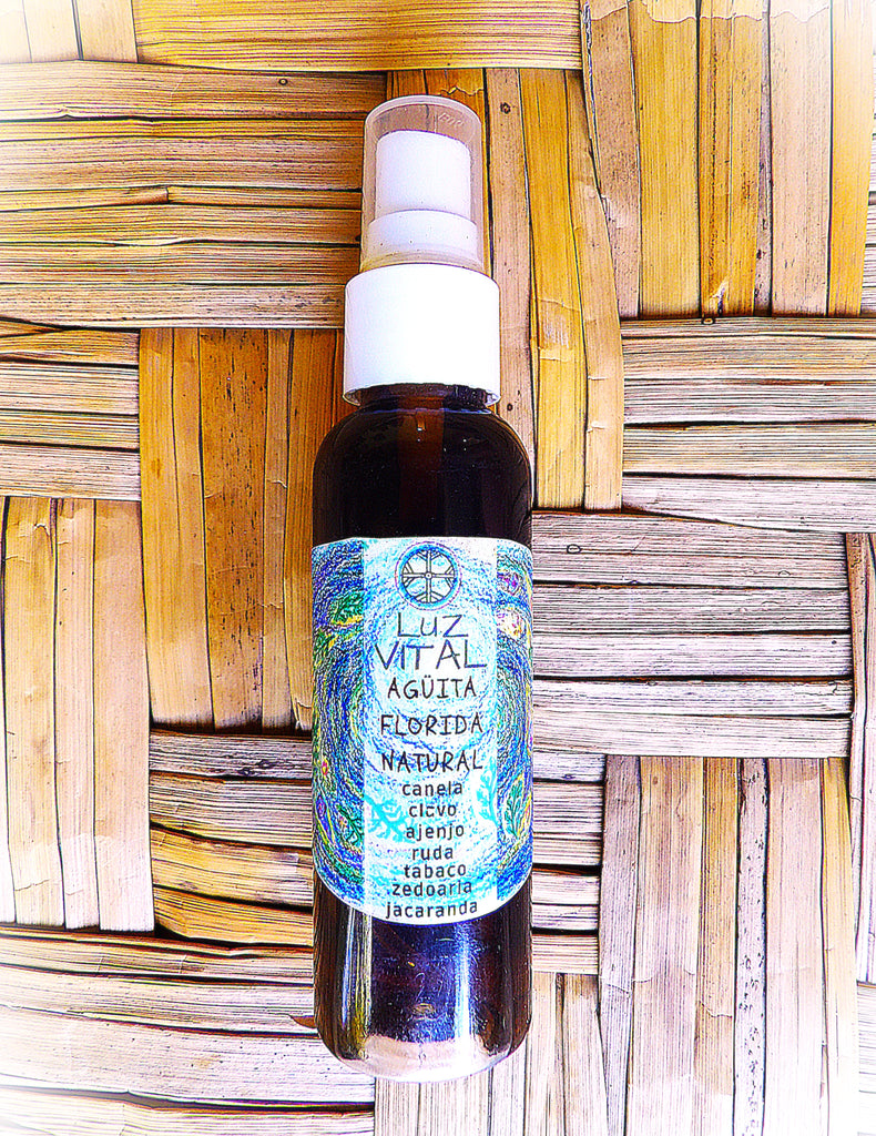 Organic artisanal natural cleansing spray. Limpiador, desinfectante y desinflamante with seven herbs in tincture.
