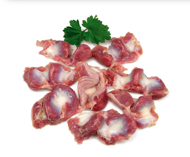 Raw pastured chicken gizzards (mollejas de pollo). Sustainable and regenerative sourcing for protein and immune wellness.